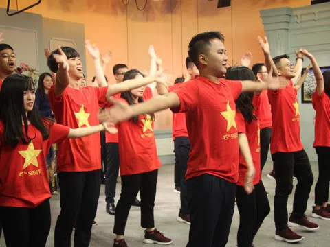 Đoàn thanh niên tiêu biểu Việt Nam `gây sốt` với ca khúc tự sáng tác